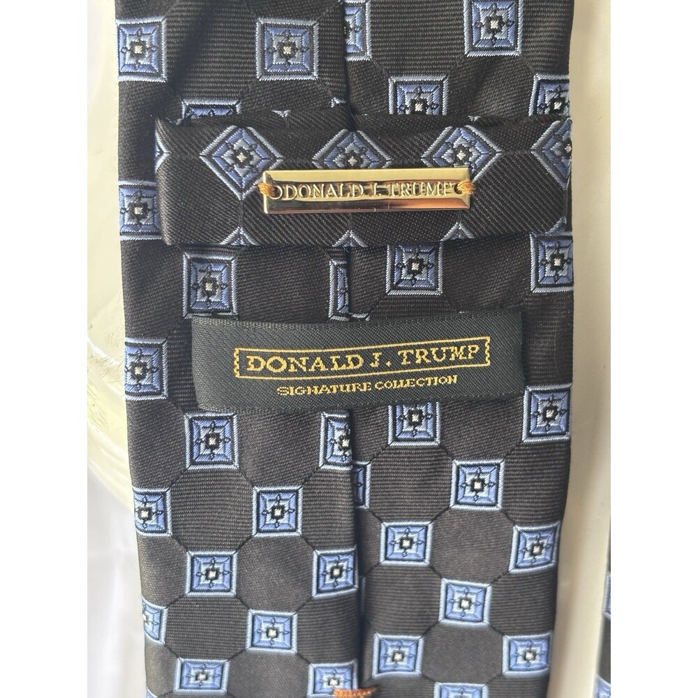 Donald Trump Signature Collection Gold Bar Blue Geometric Men's Silk Neck Tie